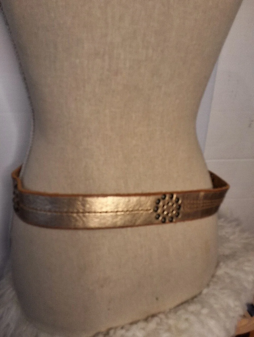 American Eagle Outfitters Distrsssed GoldWestern Metallic Leather Grommet Belt S